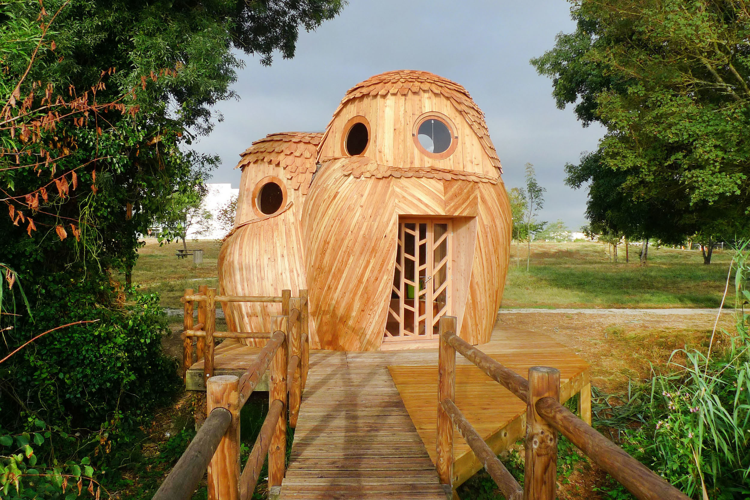 Les Guetteurs - деревянный домик-сова. Франция