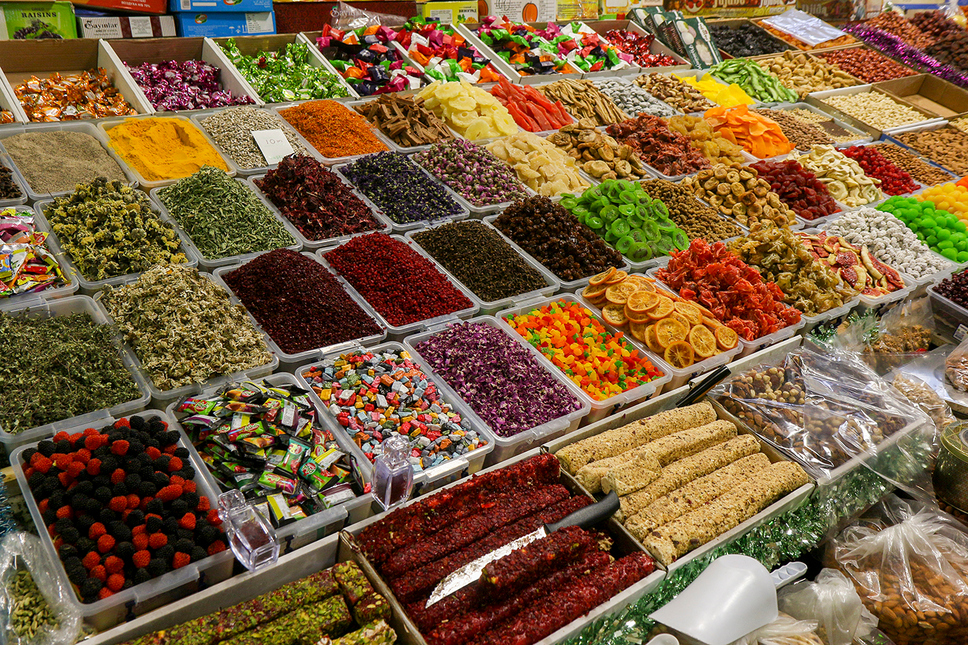 Яшыл базар - знаменитый рынок Баку.