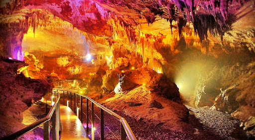 Пещера Камустави (Пещера Прометея) в Цхалтубо (Грузия)